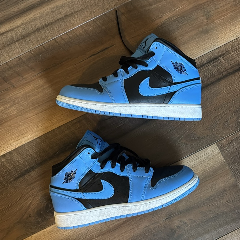 Baby Blue & Black Air Jordan 1s Mid - Picture 2 of 8